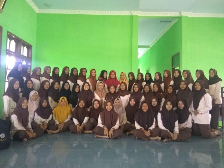 Santri kilat Putri Smk Pgri 2 Ponorogo di Pon Pes Ketrampilan Al Ikhlas