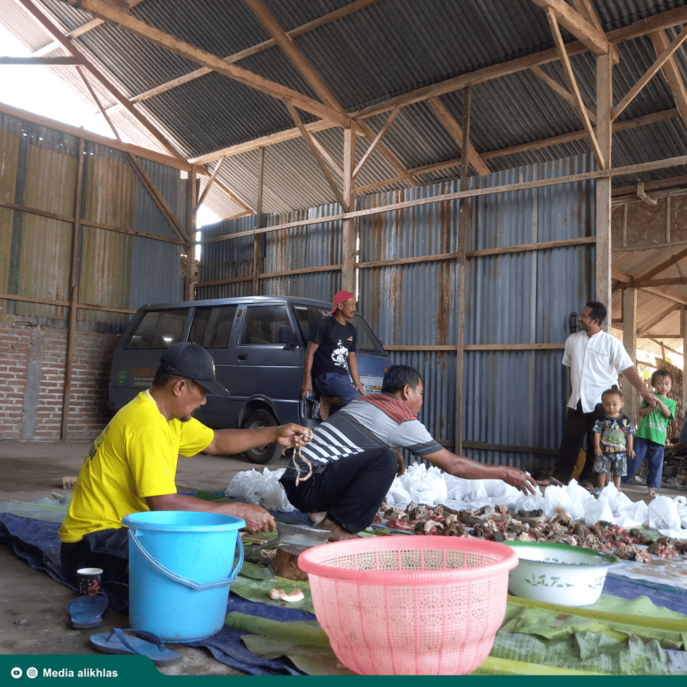 LKSA AL IKHLAS Ponorogo Laksanakan Penyembelihan Hewan Qurban 1443 H